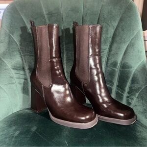 Women chunky brown/red boots size 7.5